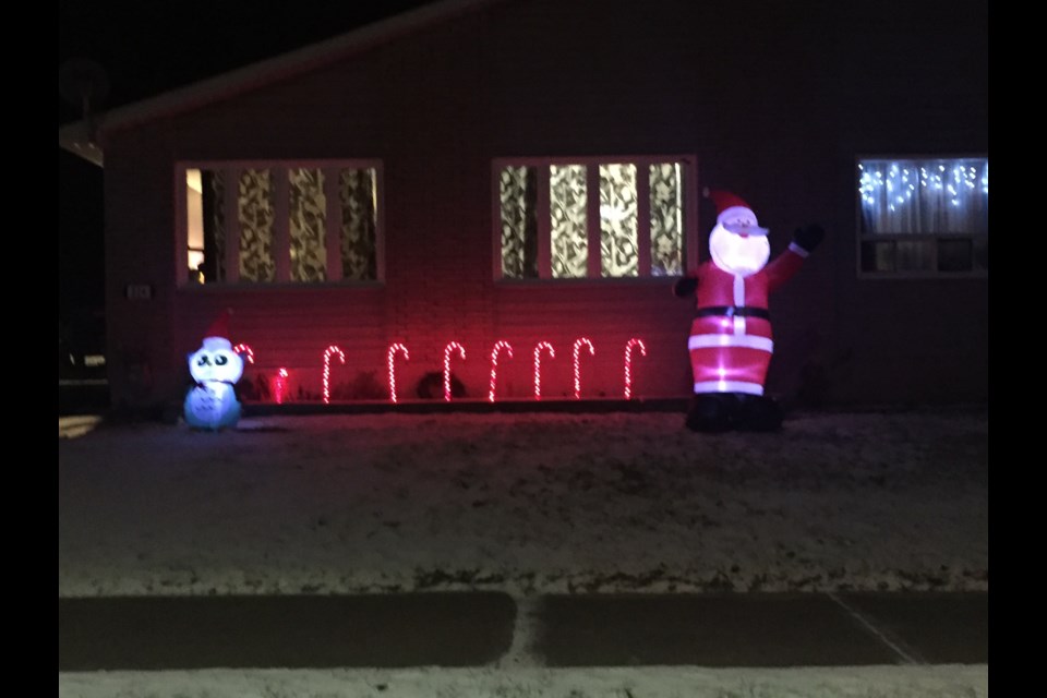 Elliot Lake residents displaying their Christmas spirit. Melanie Farenzena/ ElliotLakeToday