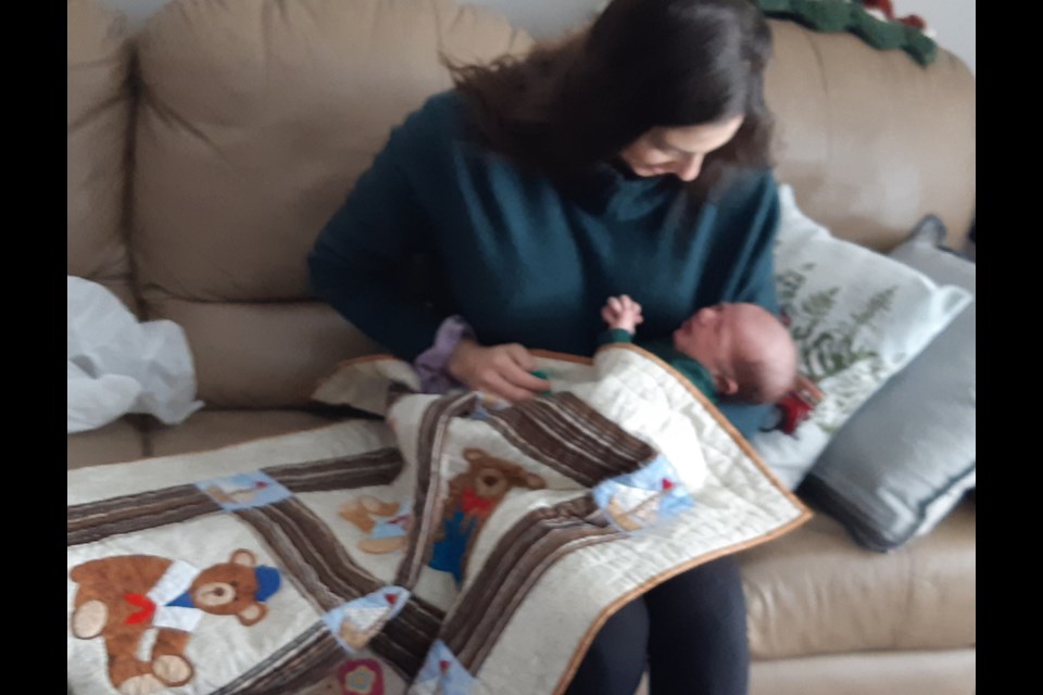Mom Mackenzie Roberts and her son Beau Grant with New Year's Baby Teddy Bear quilt. Brent Sleightholm for ElliotLakeToday