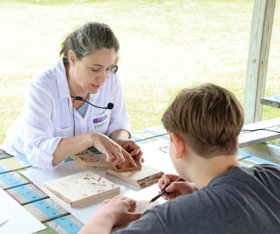 pyrography-artist-heather-martin-works-with-a-participant-in-our-youth-addiction-and-recovery-program-with-portage-elora