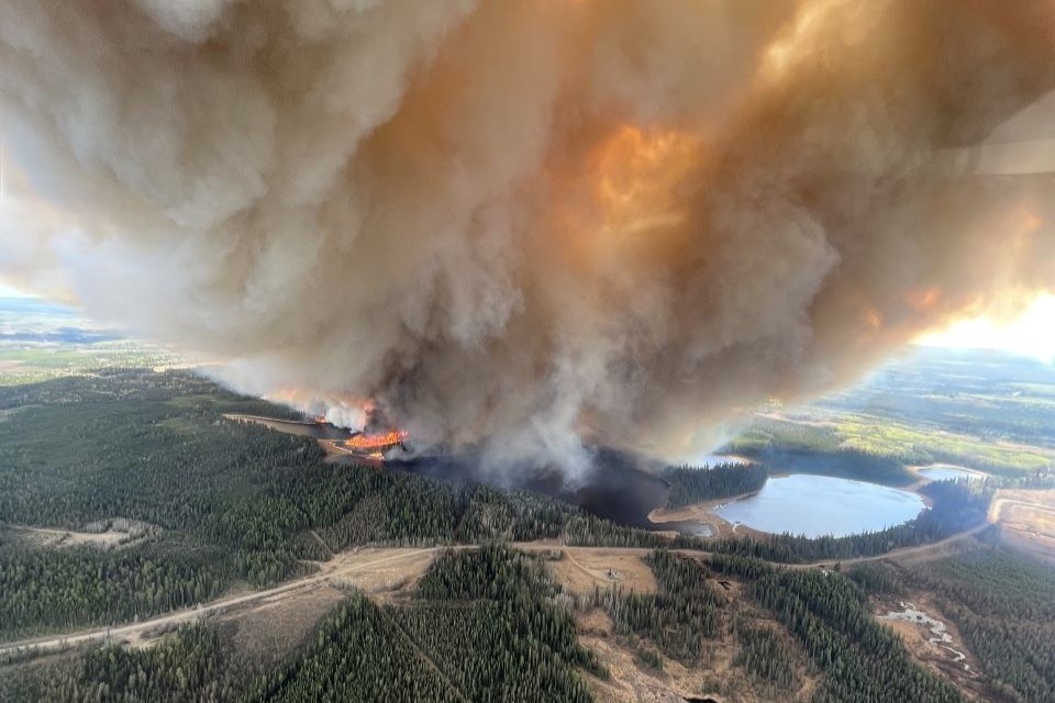 1104-abmi-wildfire-report-sh-2202-province-wildfire-season-sh-wildfire-season-web-photo