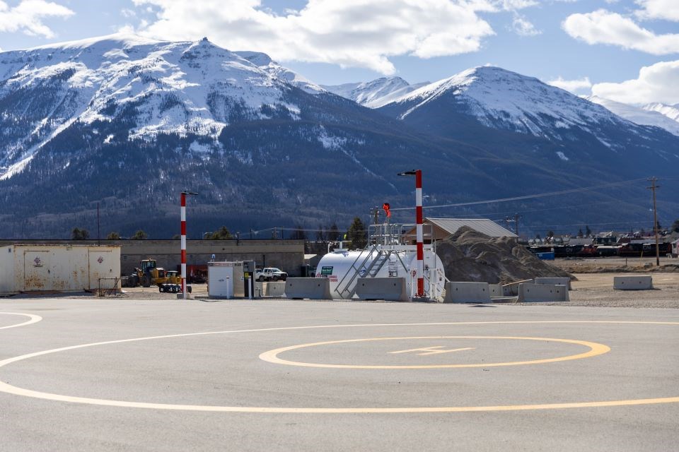 2803-helipad-tank-upgrade-sh-jaspernp-2024-helicopter-fuel-tank-and-filling-station-compound-credit-parks-canada-luuk-wijk-img_0322-web-photo