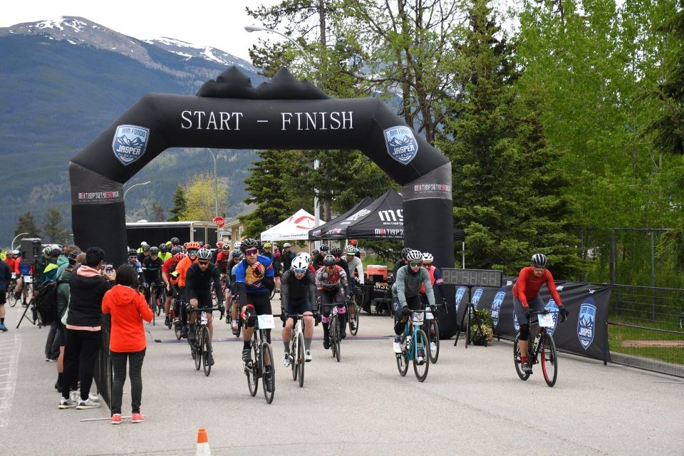 Cyclists begin the 165-kilometre Gran Fondo on Saturday, June 8, 2024. | Peter Shokeir / Jasper Fitzhugh