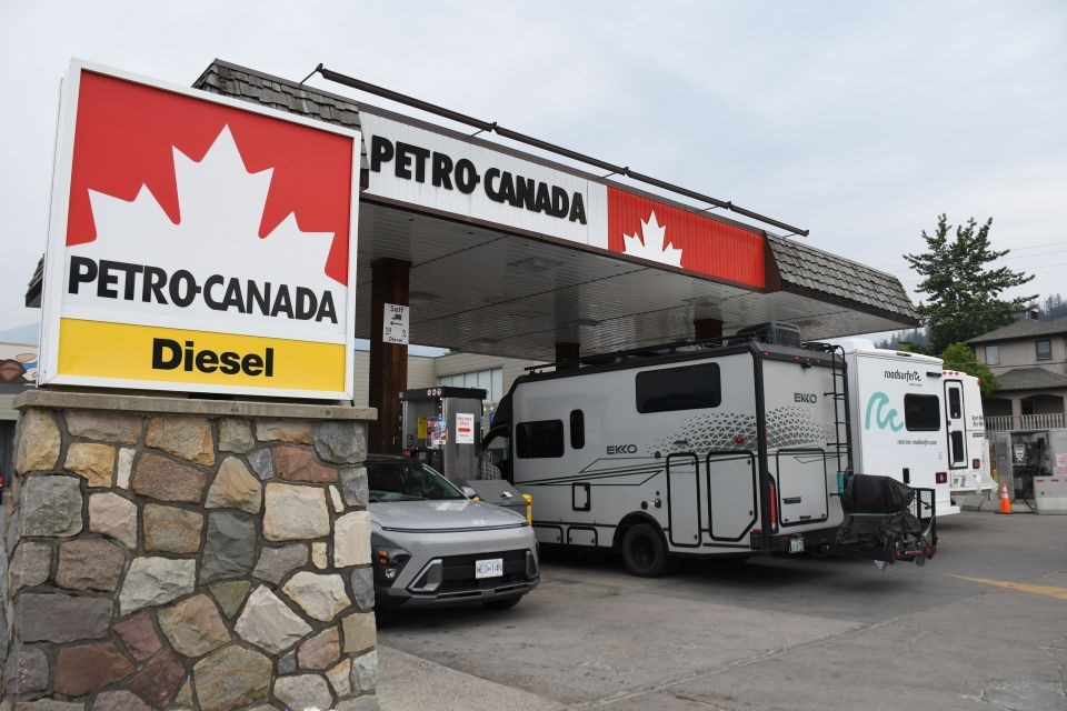 petro-canada-300-connaught-jasper-web-photo