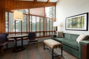 0000958778 Jr Suite Lakeview Sitting Area(s)