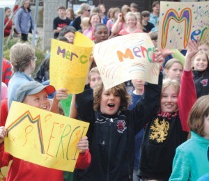     More than one hundred students and staff from Jasper Elementary school paraded through town last week to show their appreciate to volunteers. P. Clarke - photo