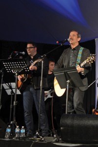 Canadian as astronaut Christ Hadfield played music with Jay Ingram—former host of the Discovery Channel’s Daily Planet— last year during the Dark Sky Festival. Photo - N. Veerman. 