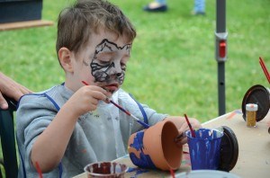 A young boy get creative with paint during Parks Day in 2015. N. Veerman photo. 