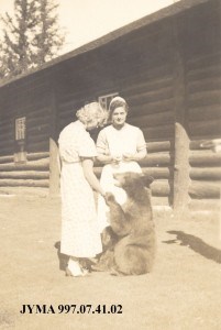 Sybil Branchflower, Jasper Park Lodge, Alberta. Sybil is on the right, with unidentified woman and a bear in 1936