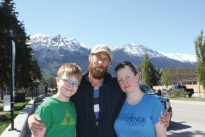 From left to right - Odin Ayers-Clements, Mathew Clements and Amanda Ayers-Clements. The family of three are staying with relatives in Jasper after fleeing Fort McMurray, May 3. P. Clarke - Photo