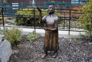 This four-foot bronze sculpture, affectionately called “Kokum,” which means grandmother in Cree, was erected in front of the Jasper Yellowhead Museum and Archives, Sept. 15. P. Clarke photo. 