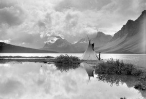 A teepee at Bow Lake during a Columbia Icefield expedition in 1924. Whyte Museum of the Canadian Rockies.