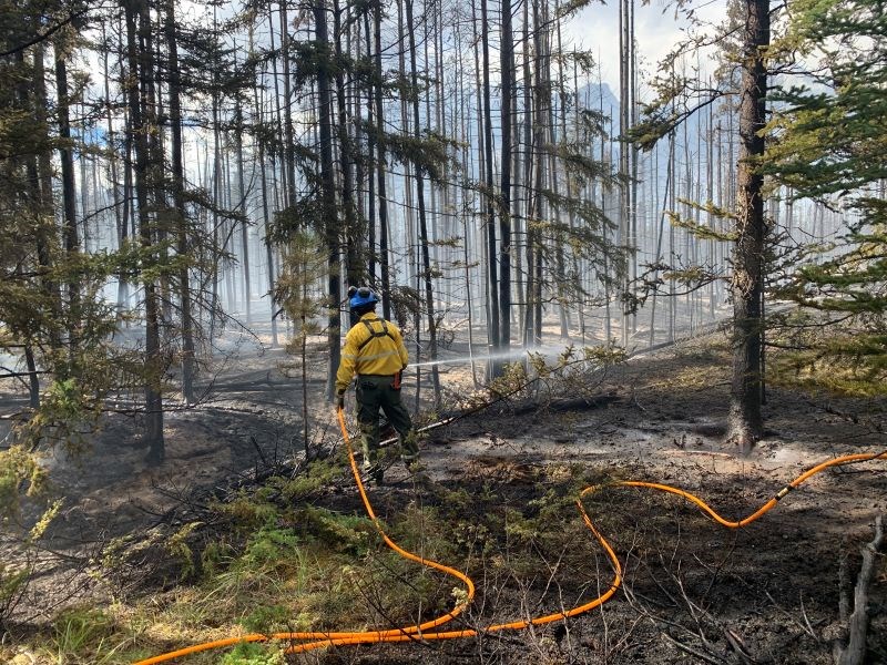 Sept-9-Firefighter-with-hose-Chetamon-Wildfire-resized