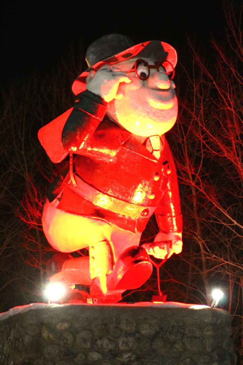 Flinty statue glows red for HIV/AIDS awareness before World AIDS Day - The Reminder