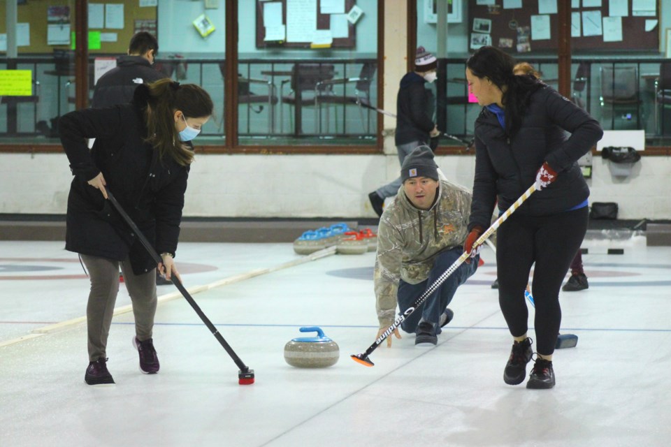 P10 Adult Curling