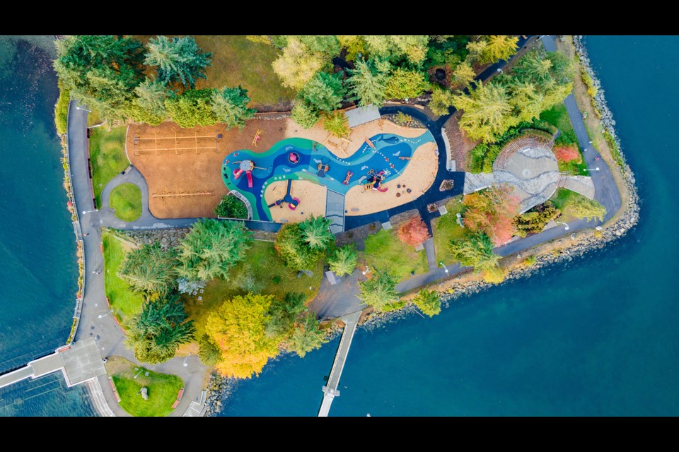 Maffeo Sutton Park Playground used 1,709 recycled tires from СƵ
Now, Valleycliffe Elementary School will receive and use 530 scrap tires for a playground project at the school. The school was one of 10 projects chosen to receive tires throughout СƵ