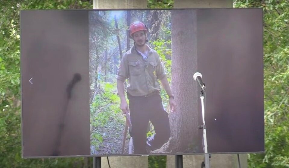 memorial-for-fallen-firefighter