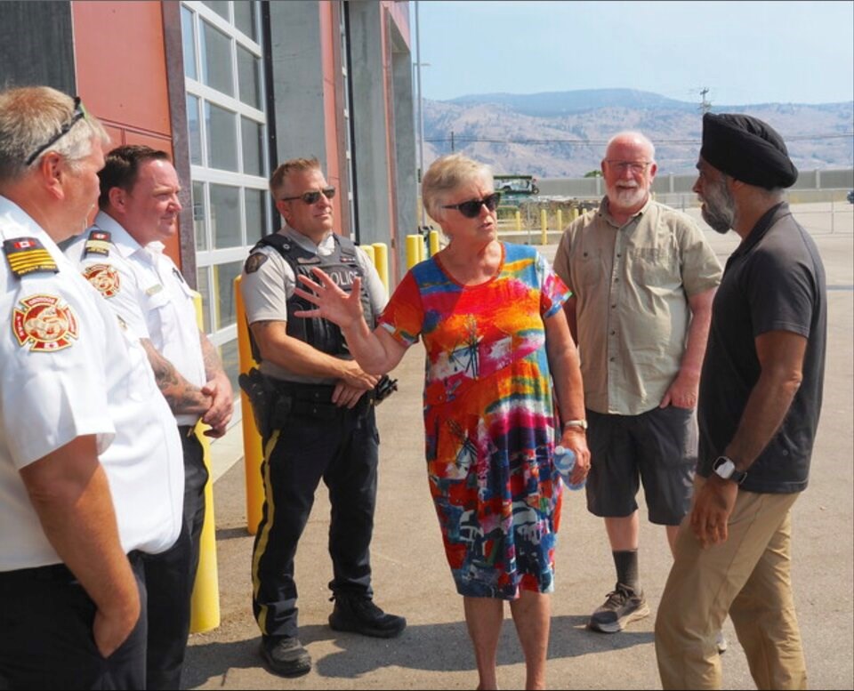 politicians-gather-in-osoyoos