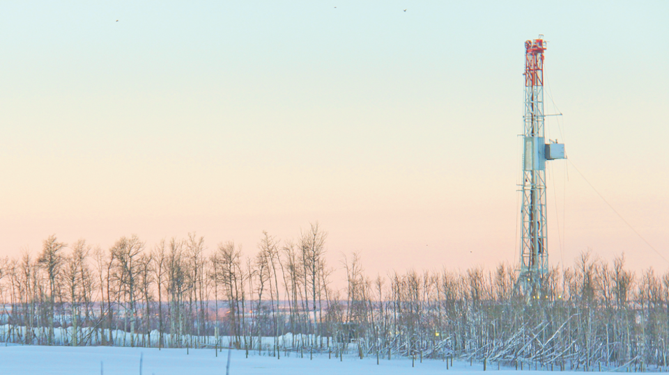 natural_gas_rig_dawson_creek_credit_johnny_wakefield_alaska_highway_news