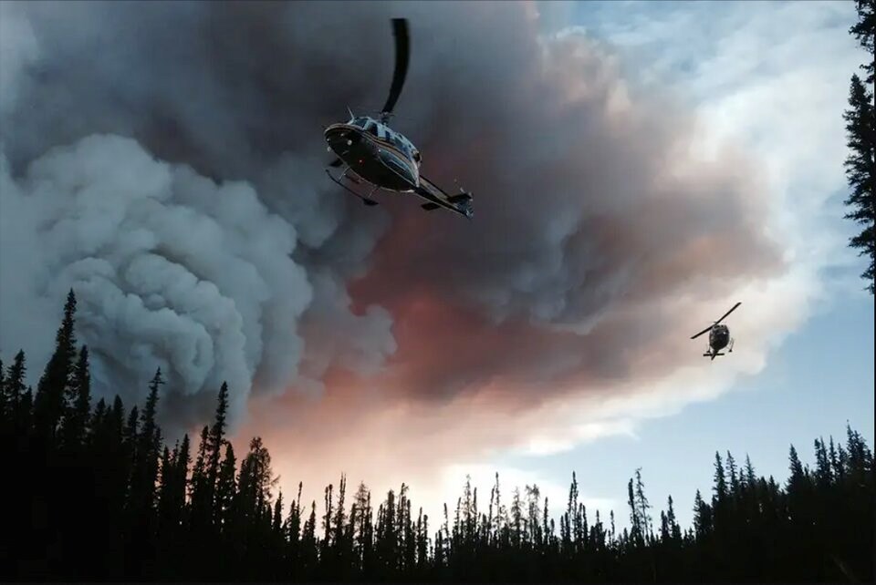helicopter-wildfire-smoke