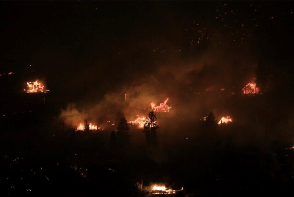 mcdougall-creek-wildfire-burns-homes