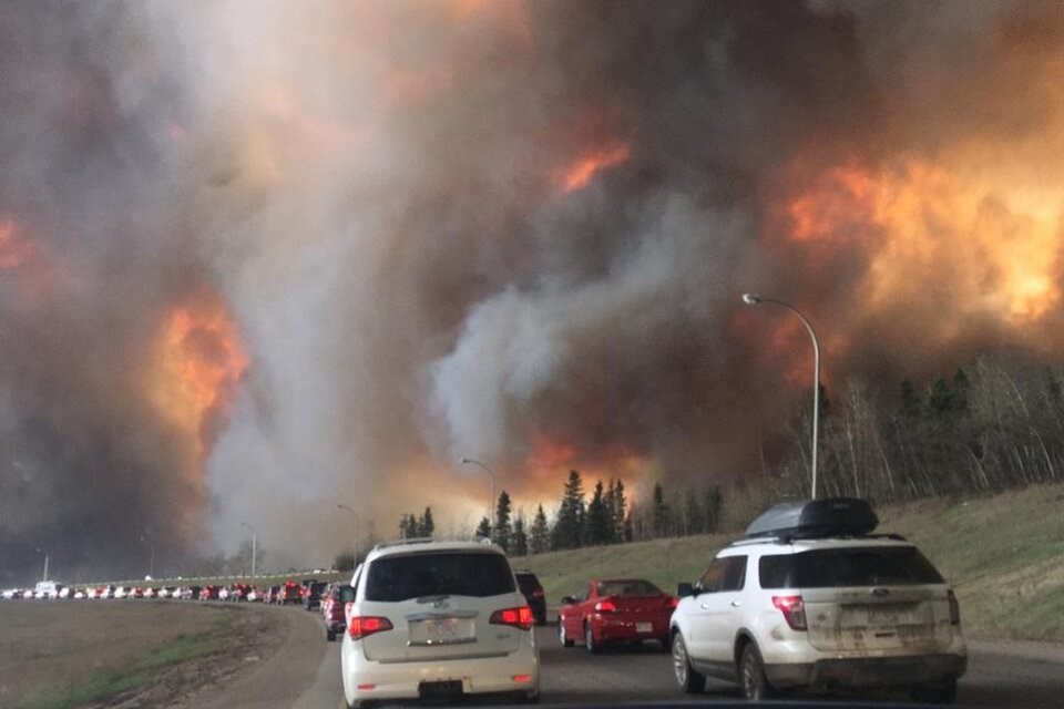 wildfire_near_highway_63_in_south_fort_mcmurray_cropped