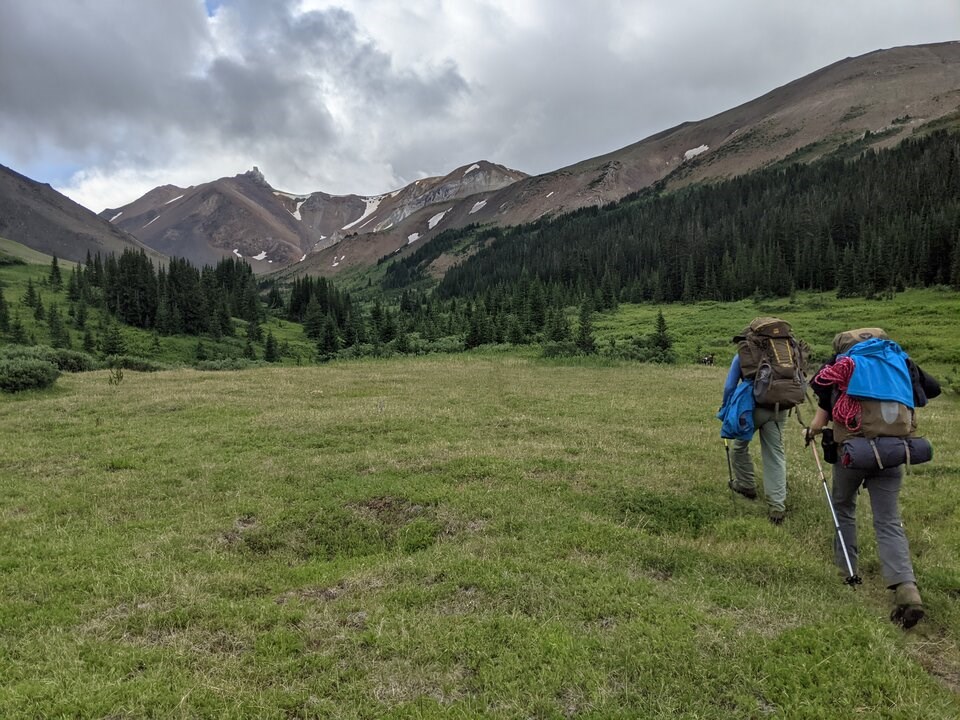 rsz_hikers_southchilcotins