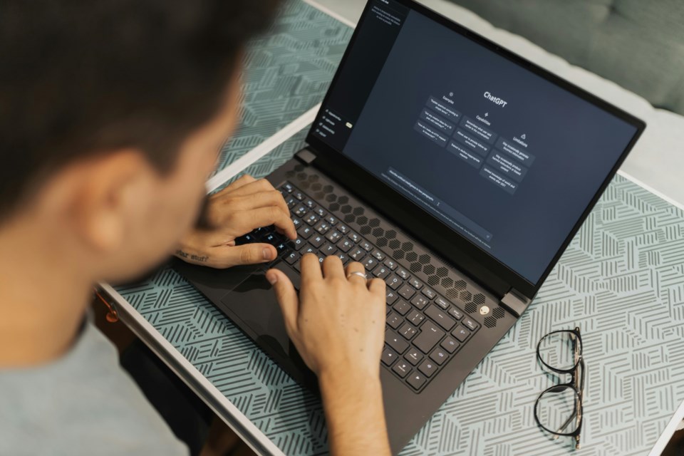 chatgptmanatcomputer