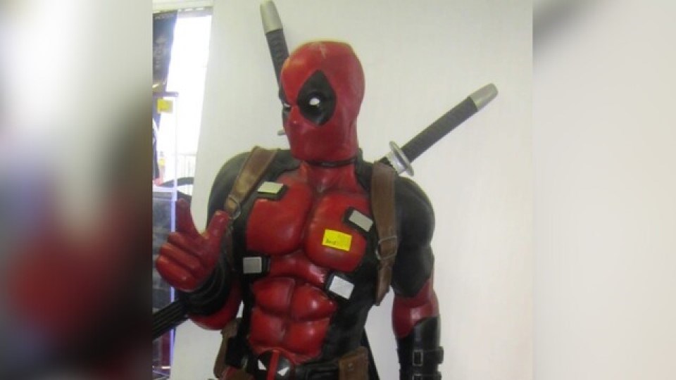 deadpoolfigurine