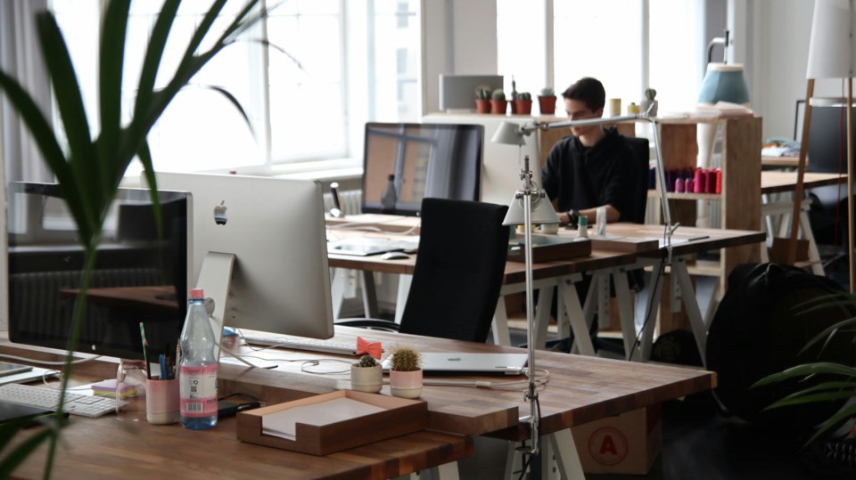 workerbehindscreenpexels