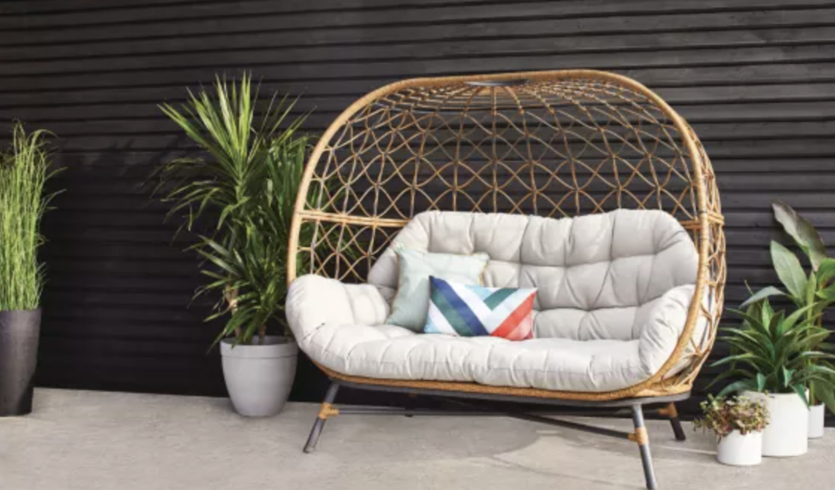 Patio egg chair