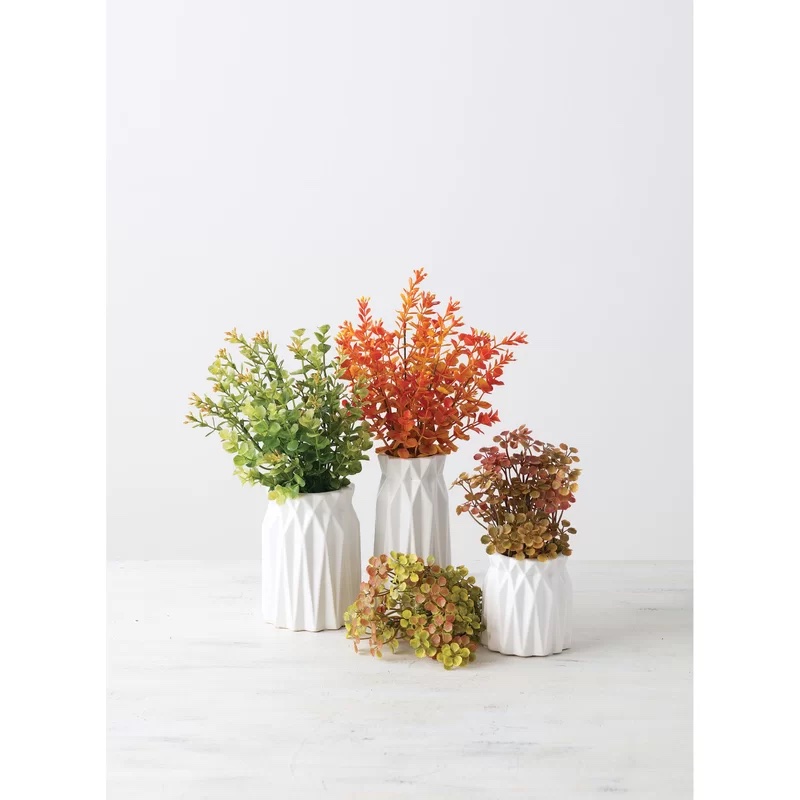 White vases.