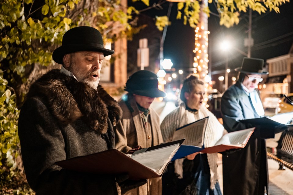 carollers