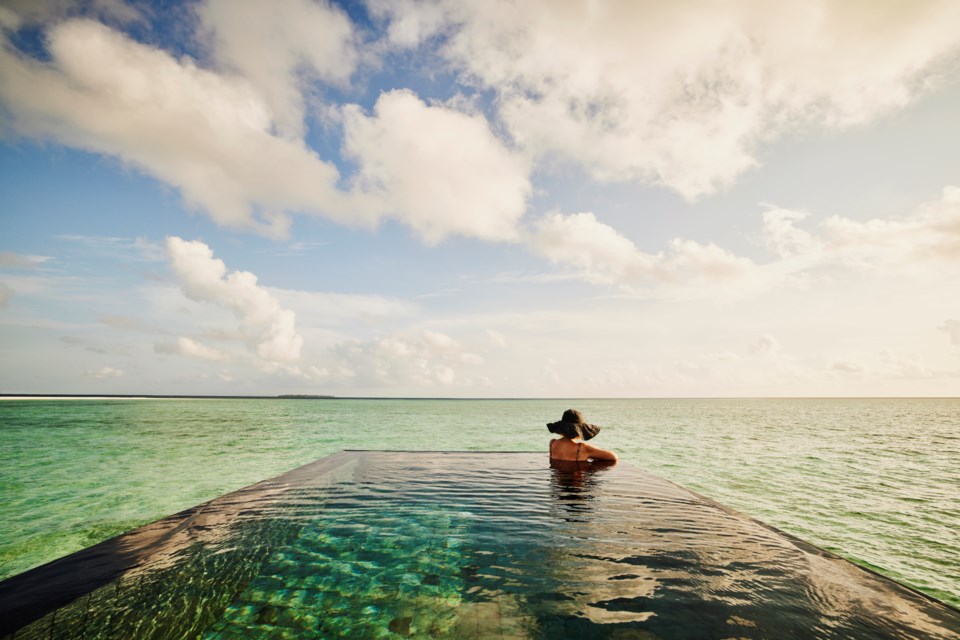 infinitypoolinmaldives