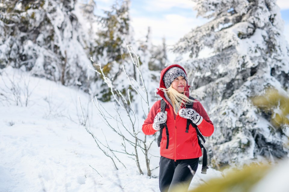 womanhikingoutdoors