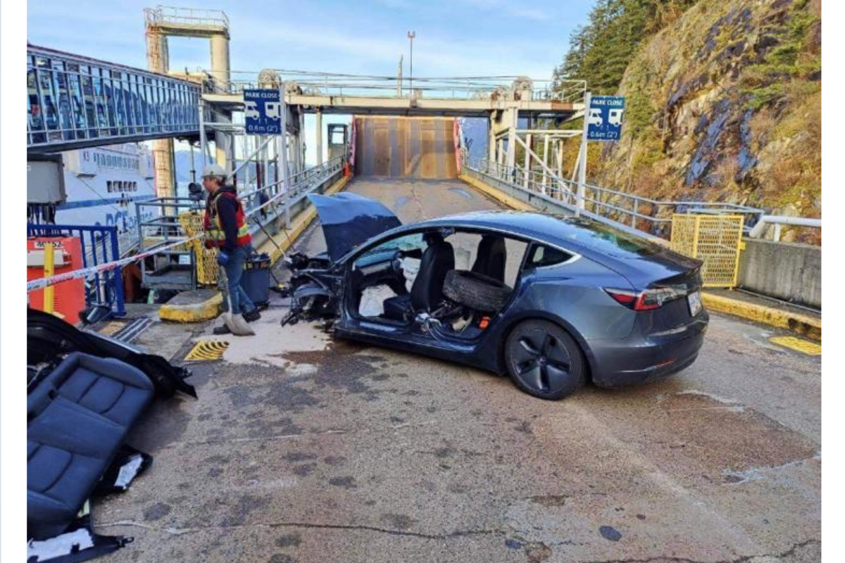 Tesla-crash op station BC Ferries was de schuld van de bestuurder: politie