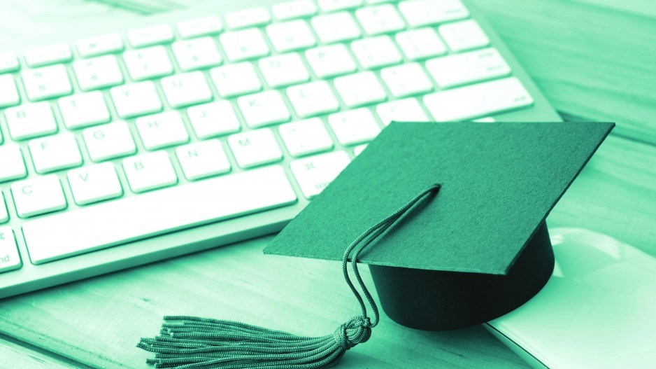 1589-online-education-pia2na-shutterstockjh