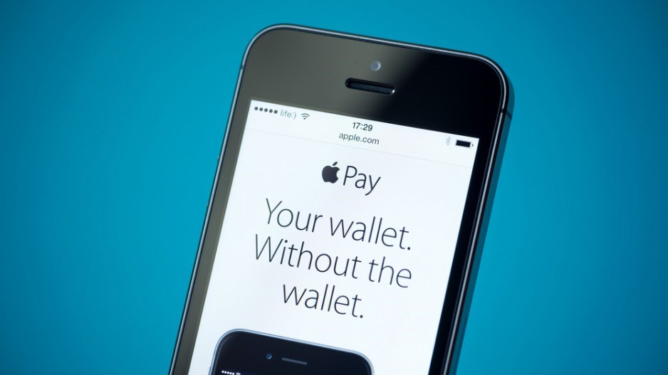 apple_pay_iphone