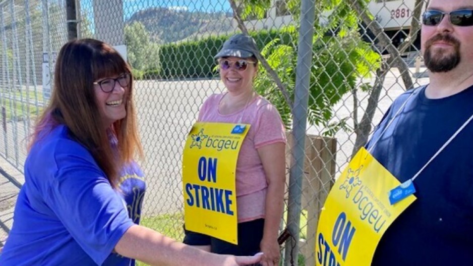 bcgeu-strike-creditcastanet