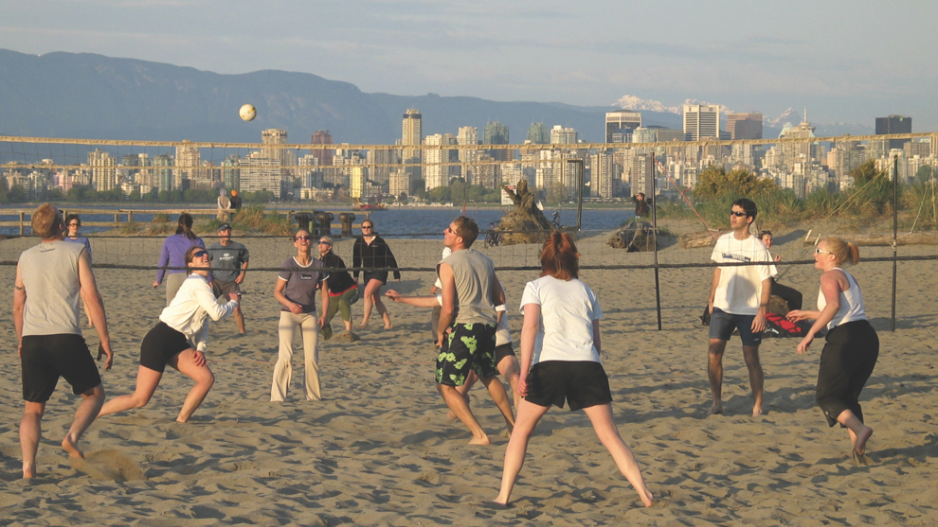 beach_volleyball_kitsilano_credit_tourism_vancouverkitsilano_chamber_of_commerce