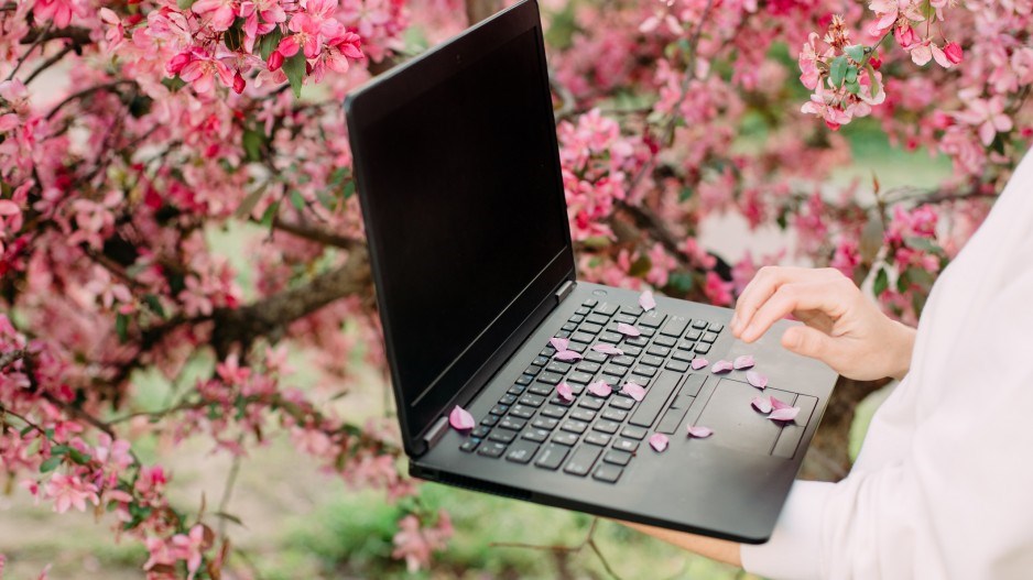 blossoms-reading-laptop-credityuriykovtungettyimagesjpg