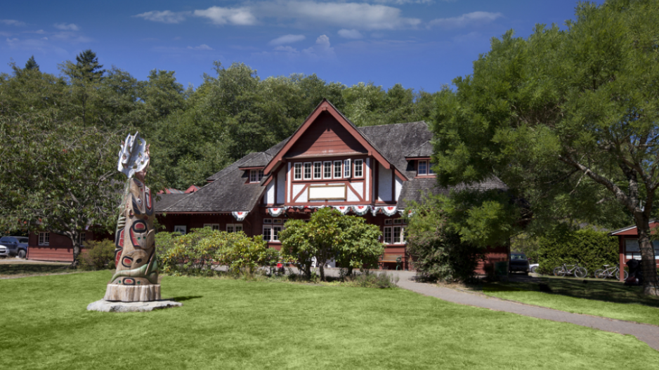 bowen_island_public_library_shutterstock_crop
