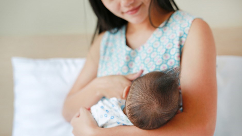 breastfeeding-golfx-shutterstock