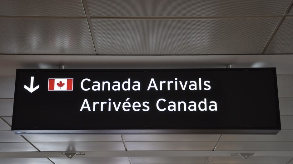 canada-arrivals-sign-shutterstock