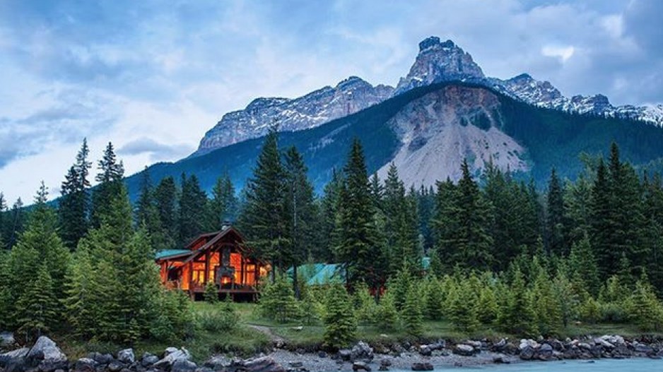 cathedral-mountain-lodge-credit-their-instagram
