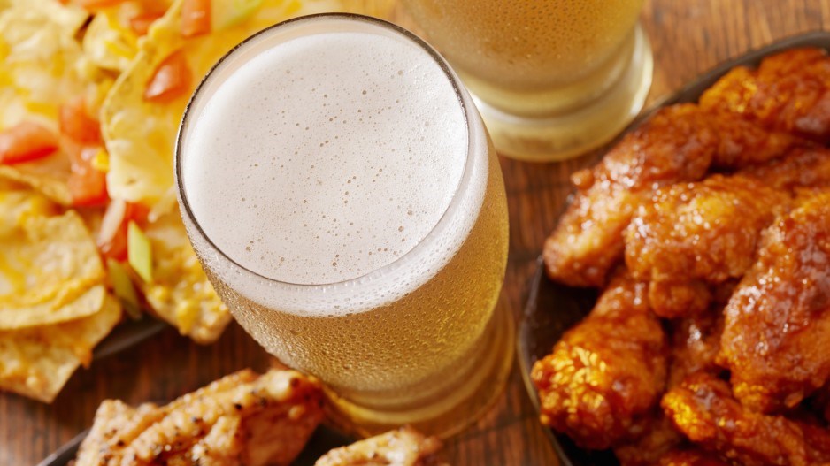 chickenwingsbeersnachossnackslauripatterson-eplus-gettyimages