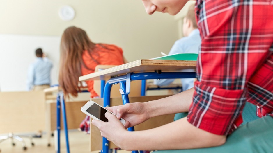 classroom-cellphone-syda-productions-shutterstock