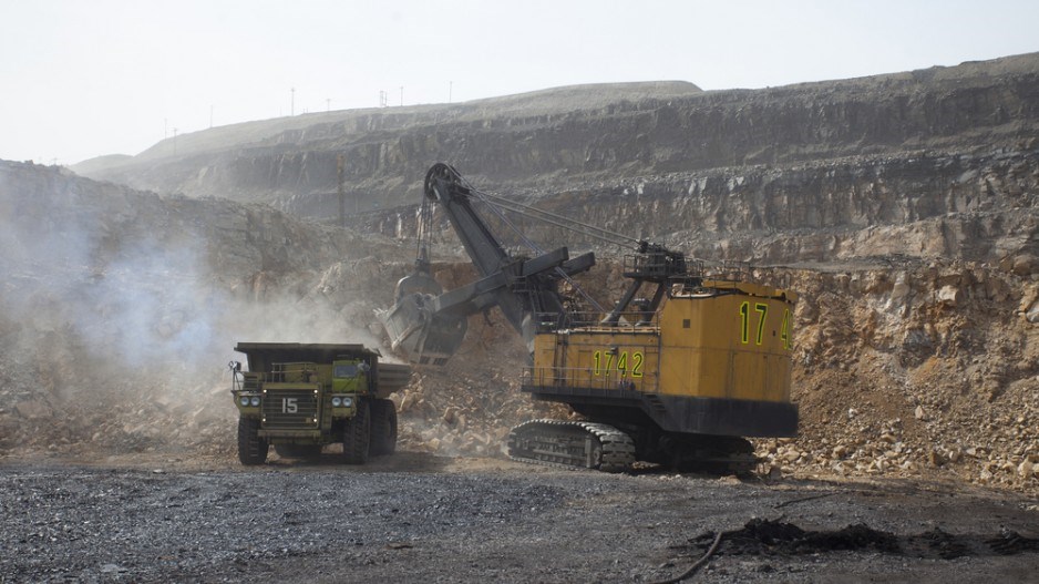 coal_mining_in_pingsuo_china_credit_captain_yeo_shutterstock