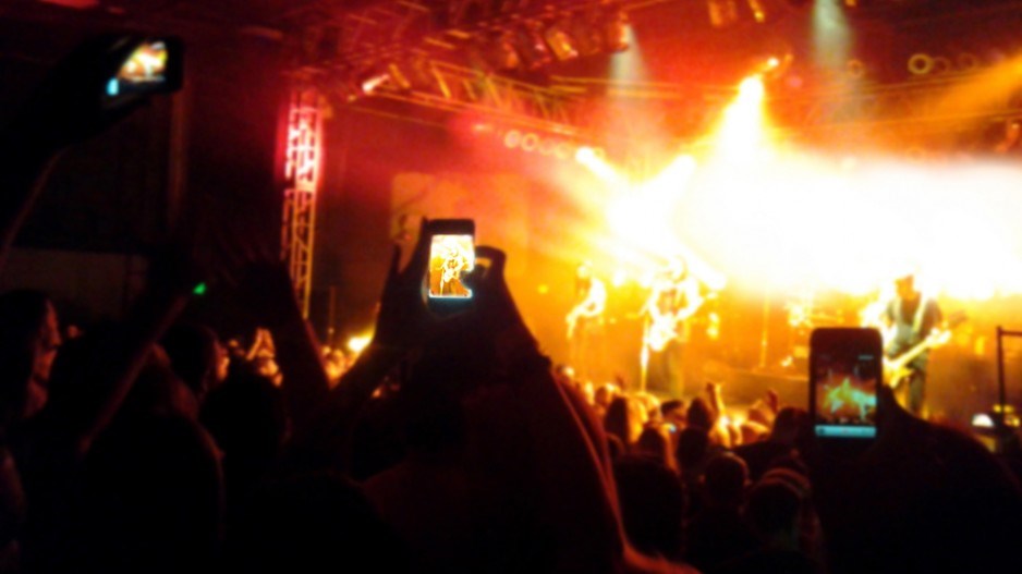 concert_cell_phone_shutterstock