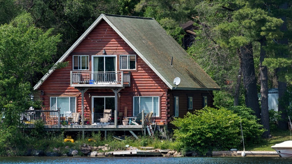 cottage_lake_shutterstock