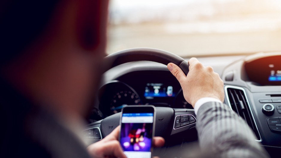 drivercellphone-dusan-petkovic-shutterstock